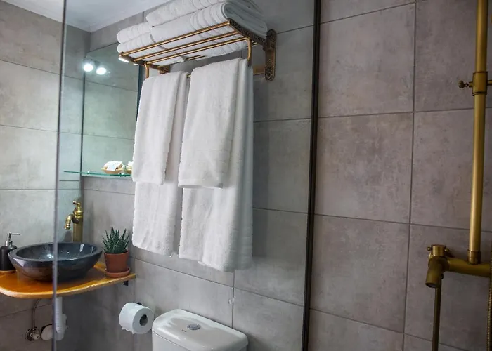 Stone Arch Μάλονα Village